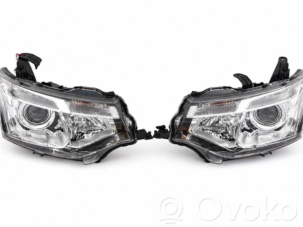 Mitsubishi Outlander Lampa przednia 