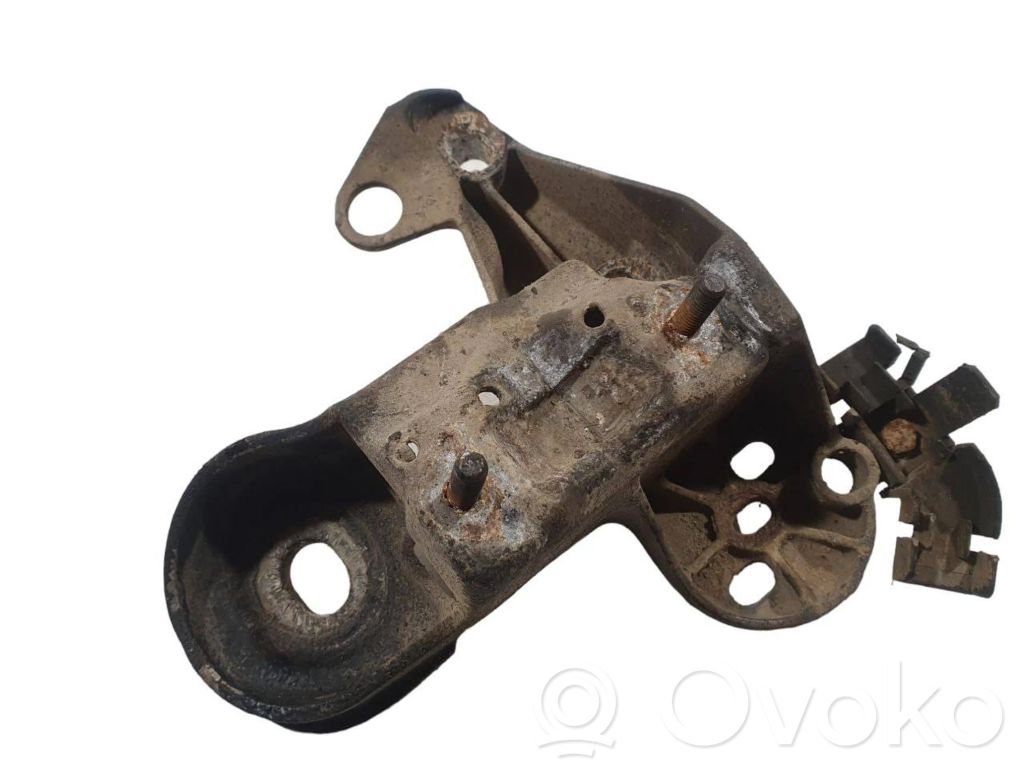 Volkswagen PASSAT B5 Engine mounting bracket 