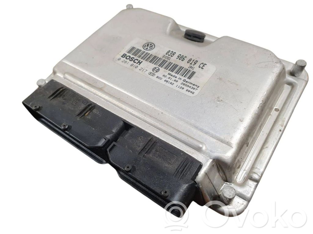 Volkswagen PASSAT B5 Variklio valdymo blokas 