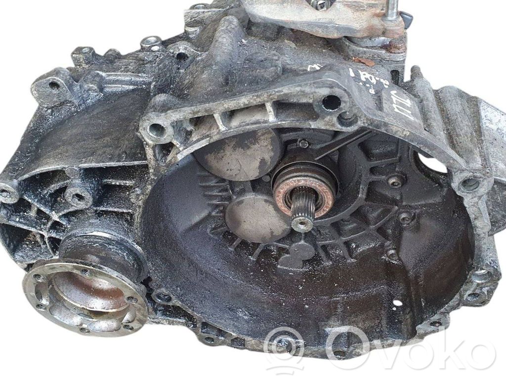 Volkswagen PASSAT B6 Manualna 6-biegowa skrzynia biegów 