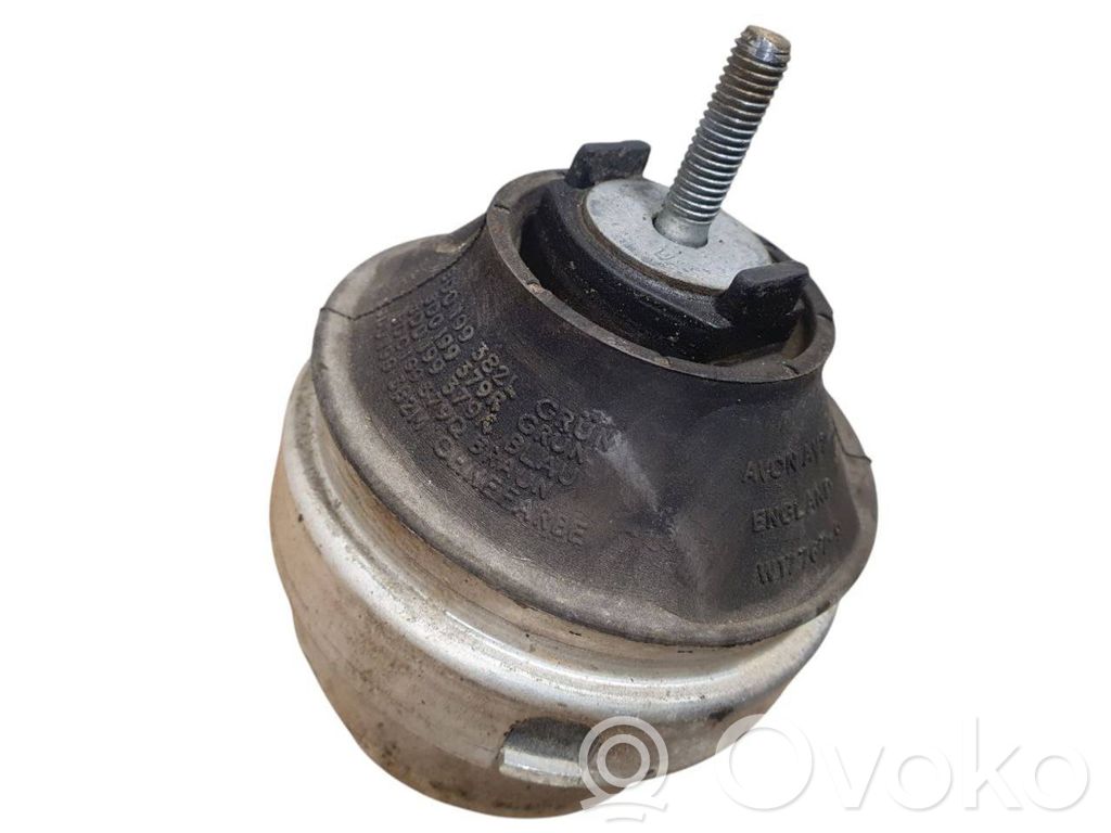 Audi A4 S4 B5 8D Engine mount bracket 