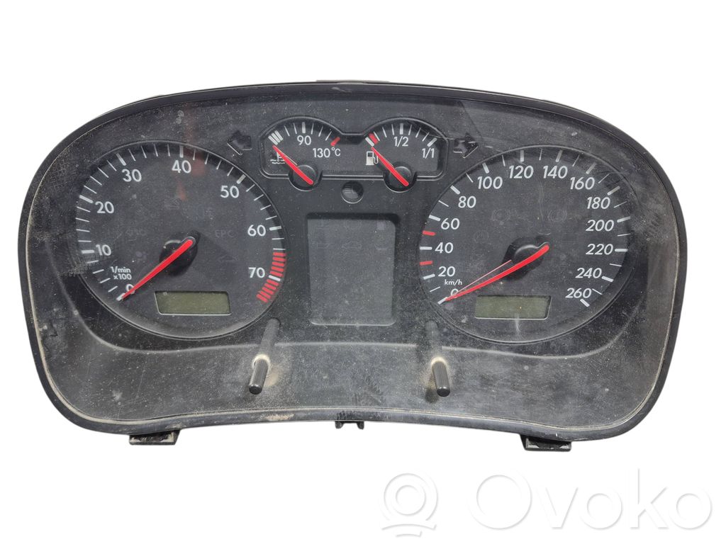 Volkswagen Golf IV Velocímetro (tablero de instrumentos) 