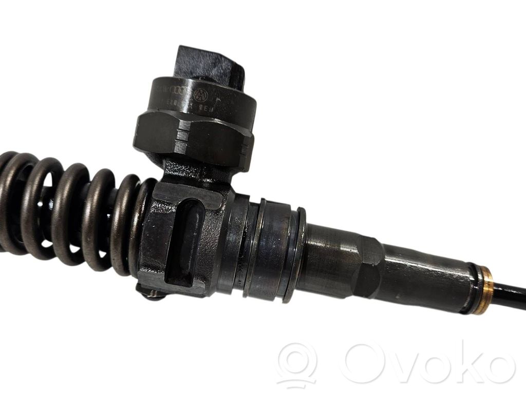 Volkswagen PASSAT B5.5 Inyector de combustible 