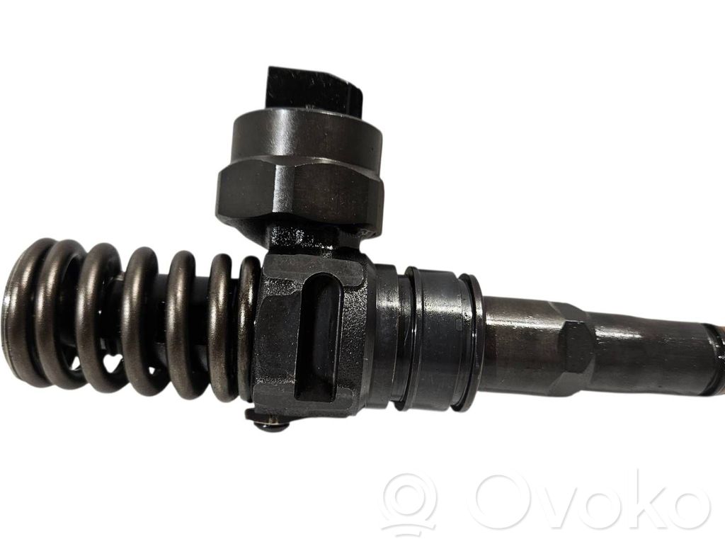Volkswagen PASSAT B5.5 Inyector de combustible 