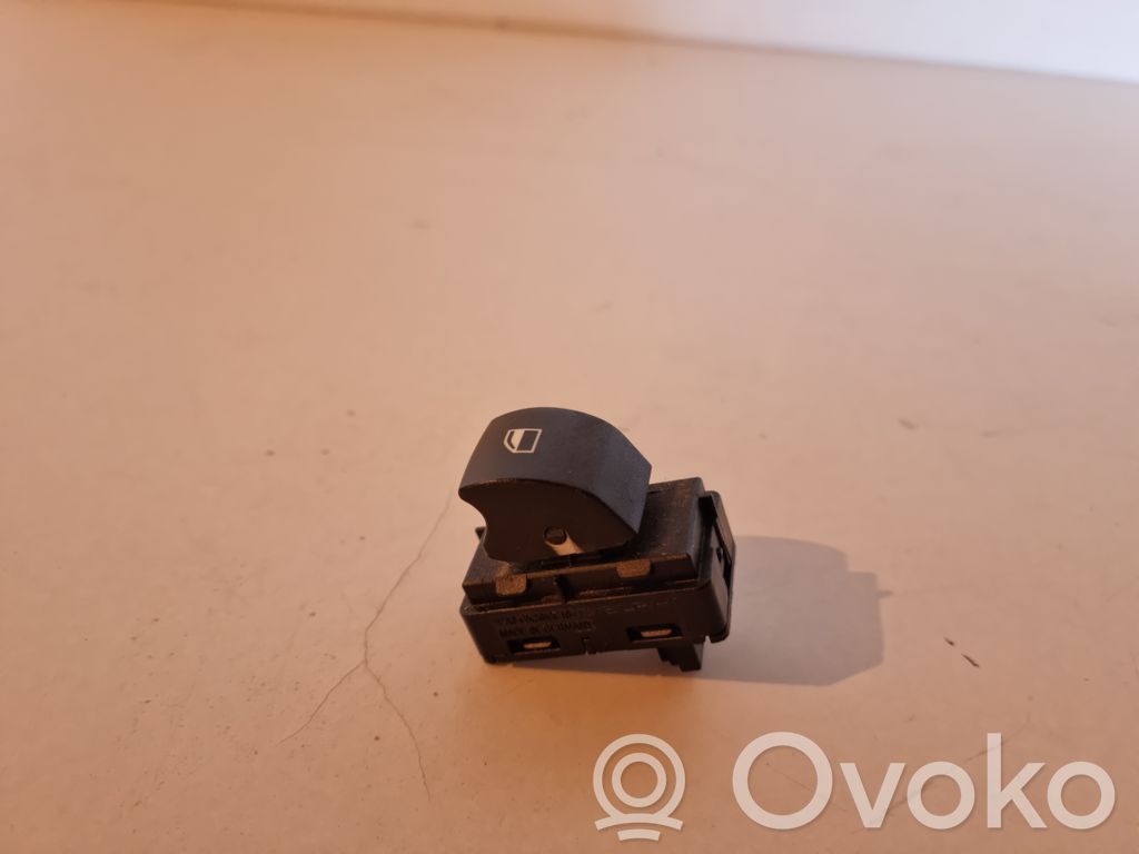 Quarter vent window switch   159798002804B