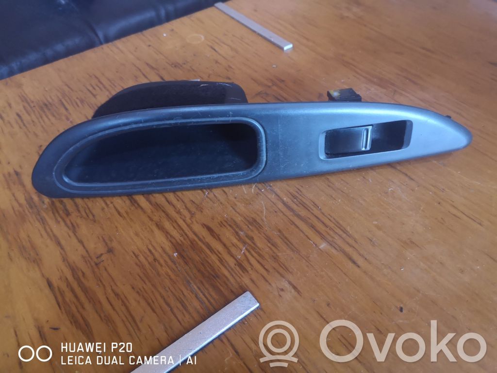 Nissan Primera Electric window control switch 