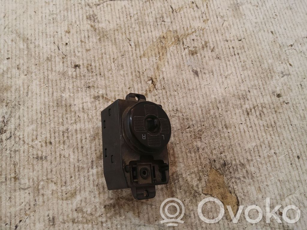 KIA Carnival Wing mirror switch 