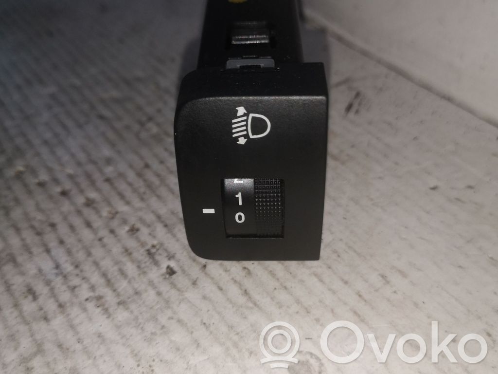 Hyundai Tucson JM Headlight level height control switch 
