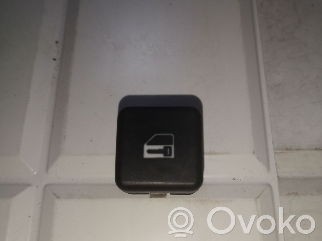 Botón interruptor de bloqueo de puertas   8360828