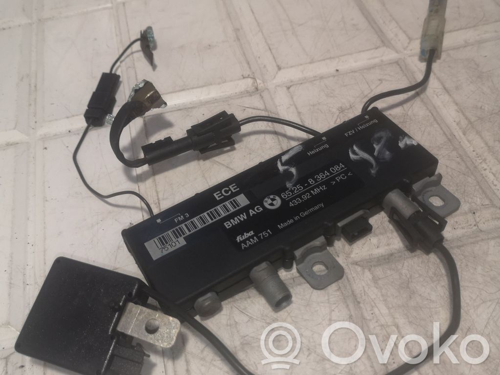 BMW 5 E39 Antenos stiprintuvas 