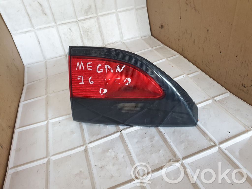 Renault Megane I Galinis žibintas dangtyje 