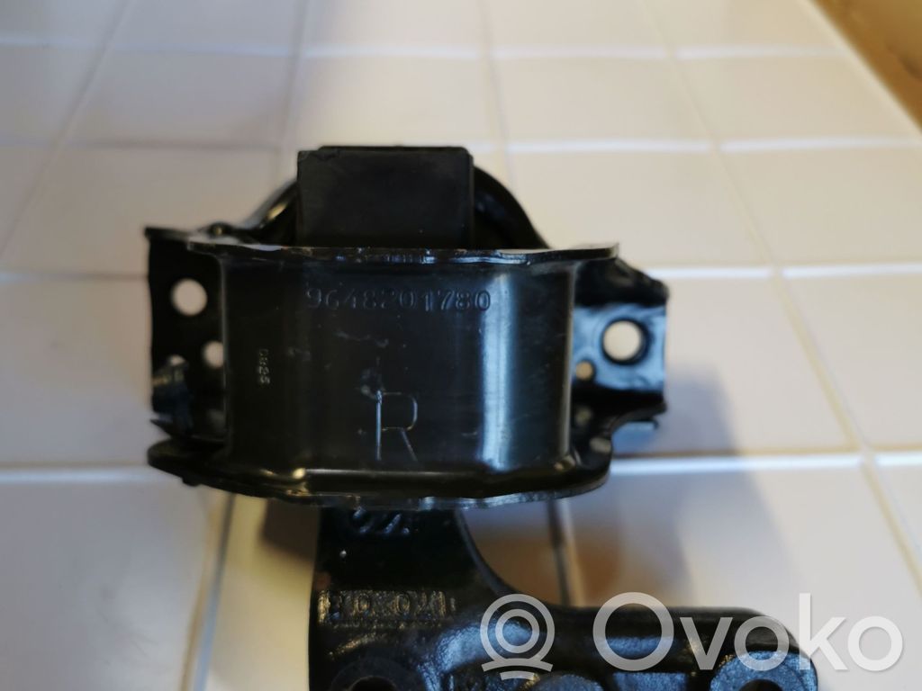 Citroen C3 Engine mount bracket 