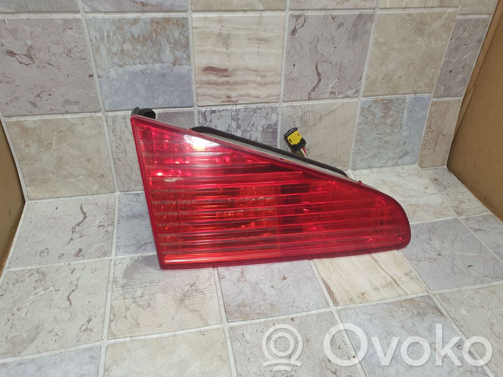 Peugeot 607 Lampy tylnej klapy bagażnika 