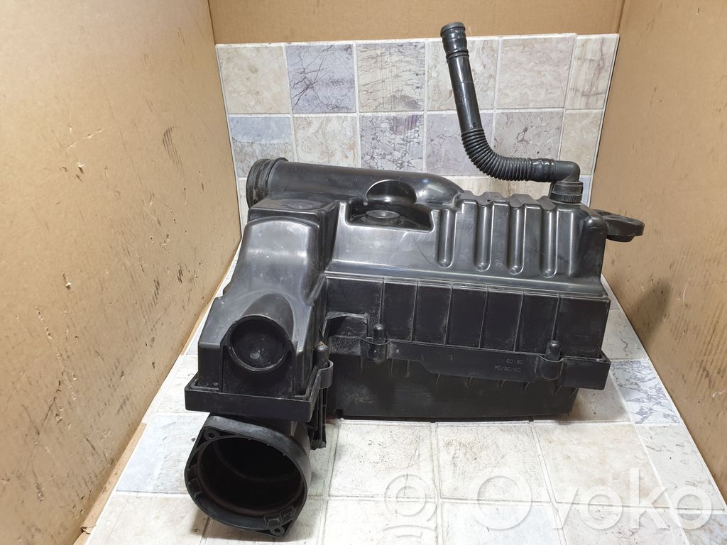 Volkswagen PASSAT B6 Obudowa filtra powietrza 