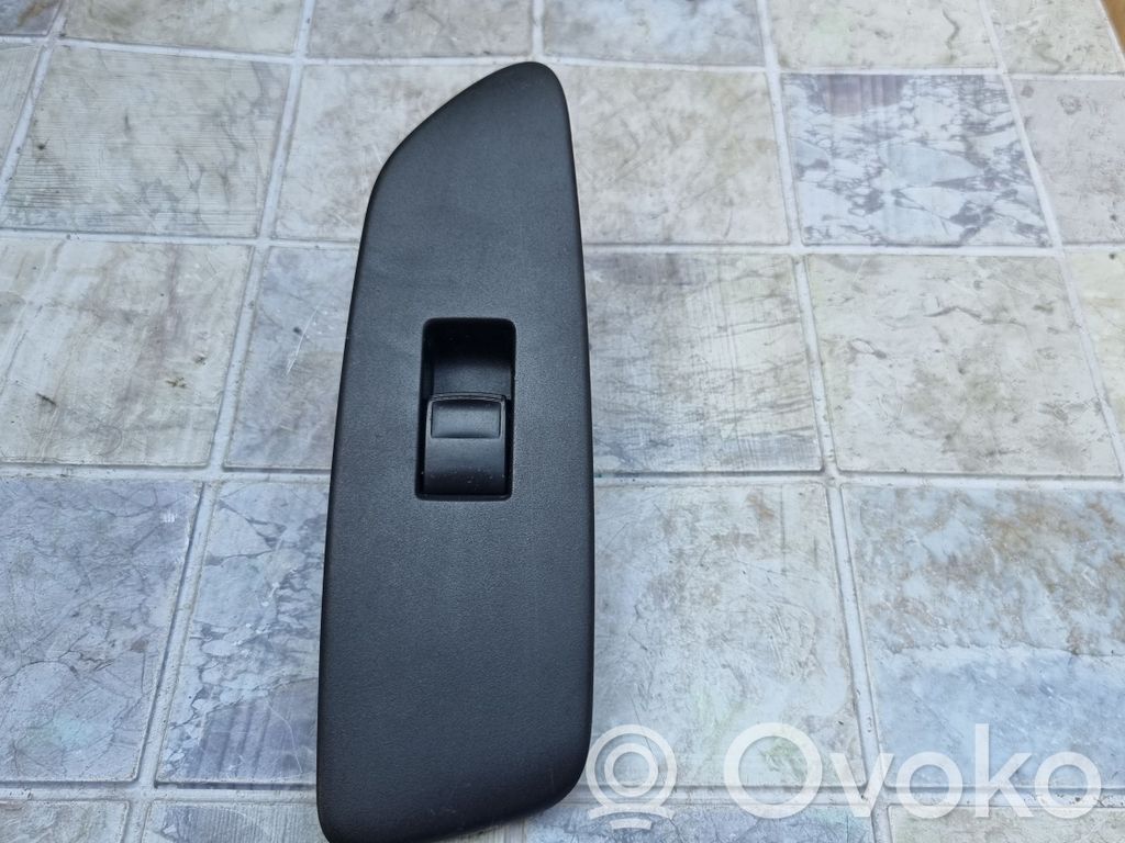 Toyota Auris 150 Electric window control switch 