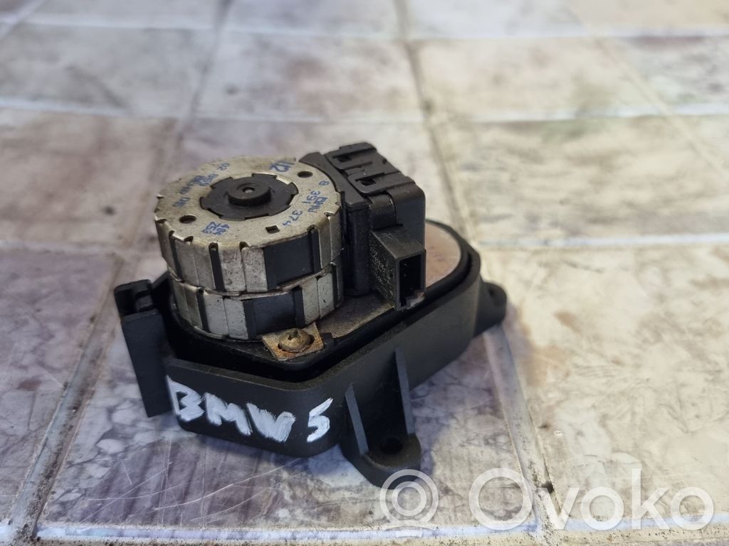 BMW 5 E39 Двигатель задвижки потока воздуха 
