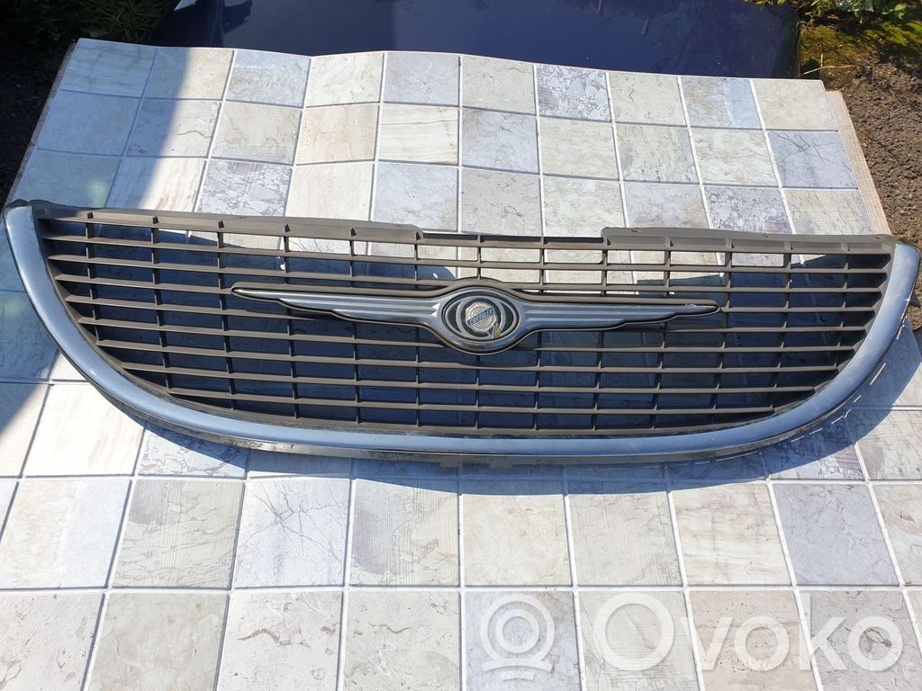 Chrysler Voyager Etupuskurin ylempi jäähdytinsäleikkö 