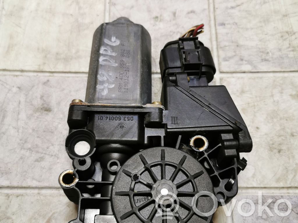 Audi A8 S8 D2 4D Asa reguladora de la puerta trasera 