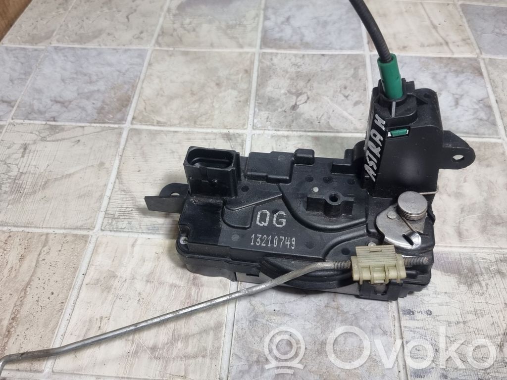 Opel Astra H Priekšpusē slēdzene 