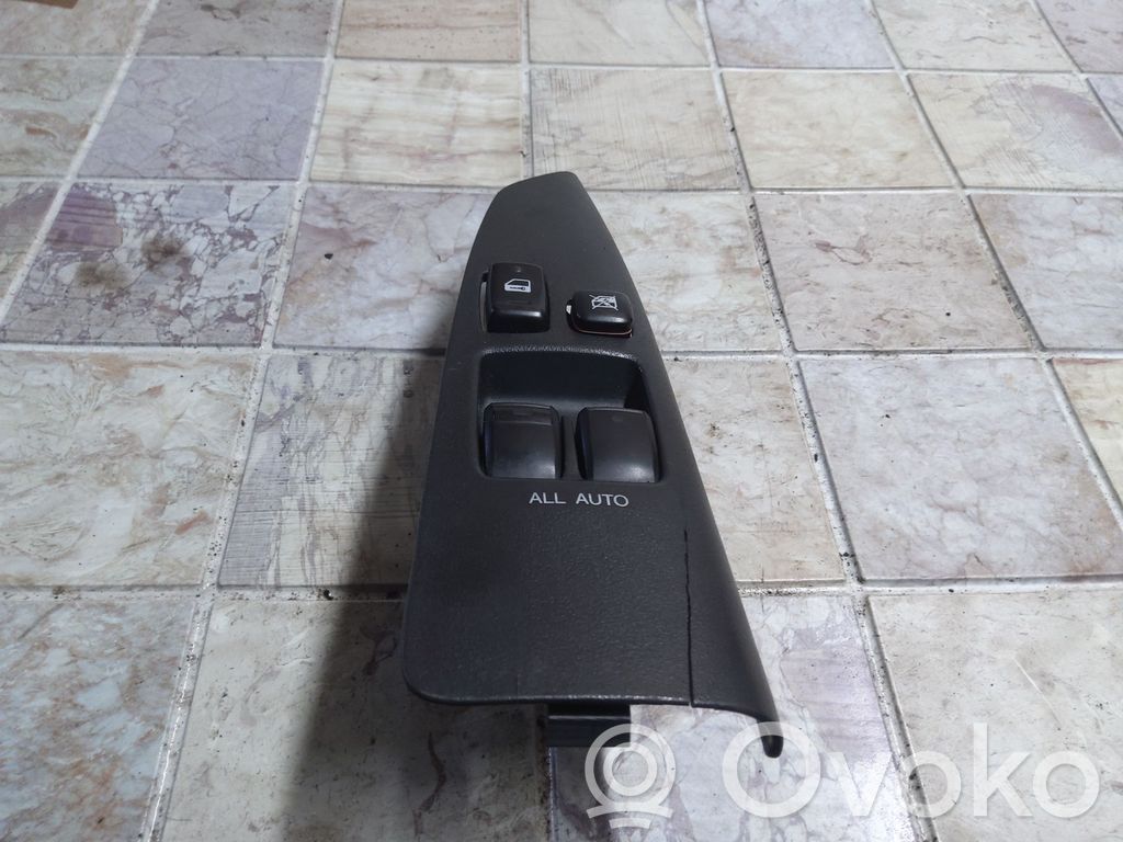 Toyota Corolla Verso E121 Electric window control switch 