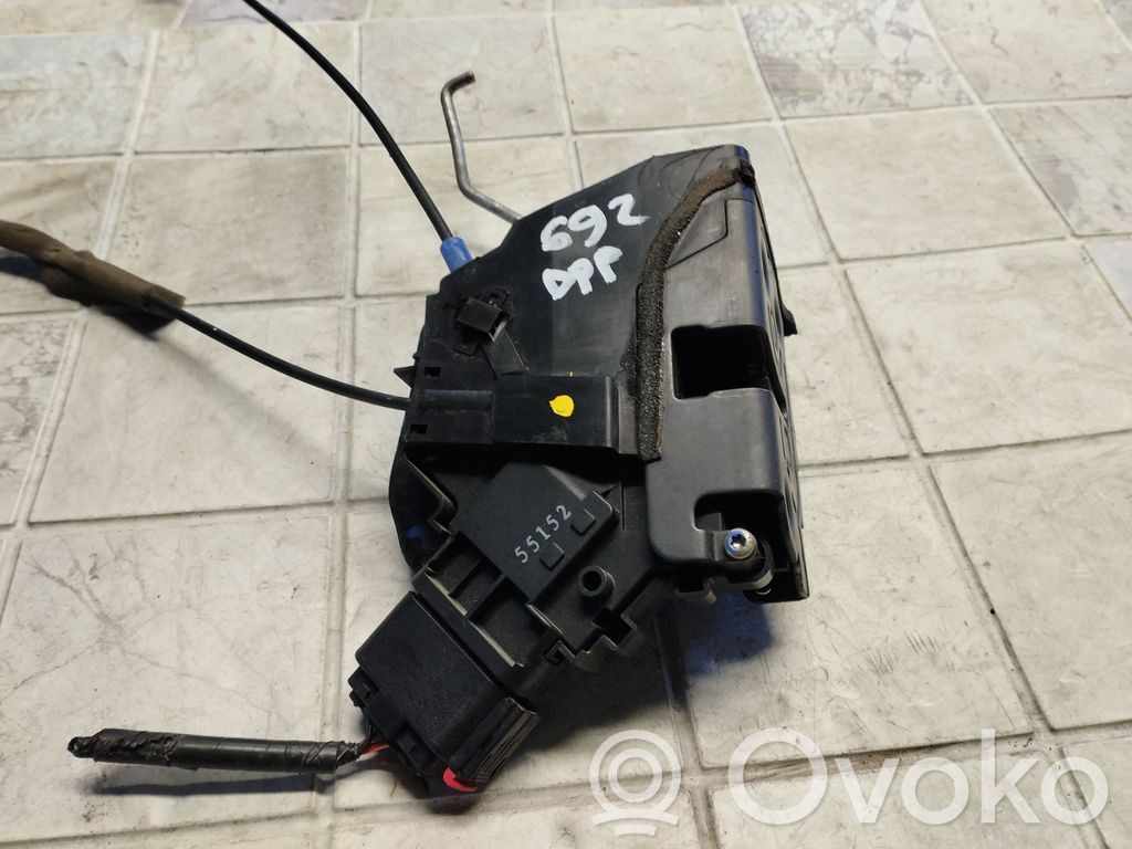 Priekšpusē slēdzene   A00111D,BN8F58CC64,3N6AA21812MF