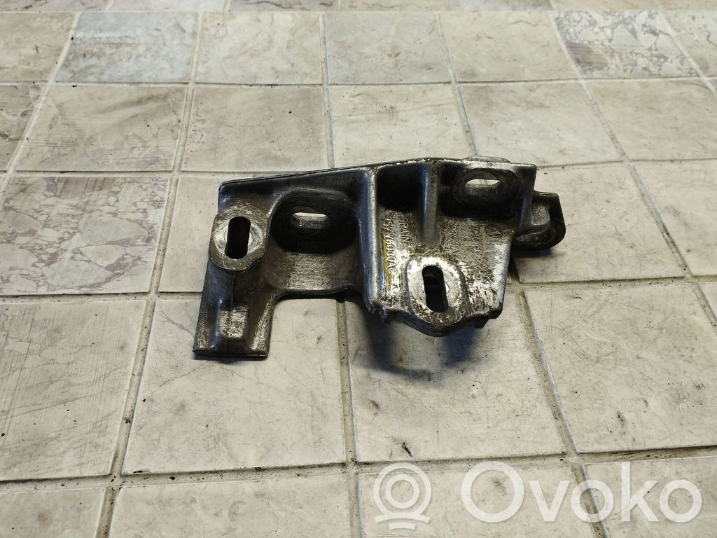 Ford Galaxy Engine mounting bracket 