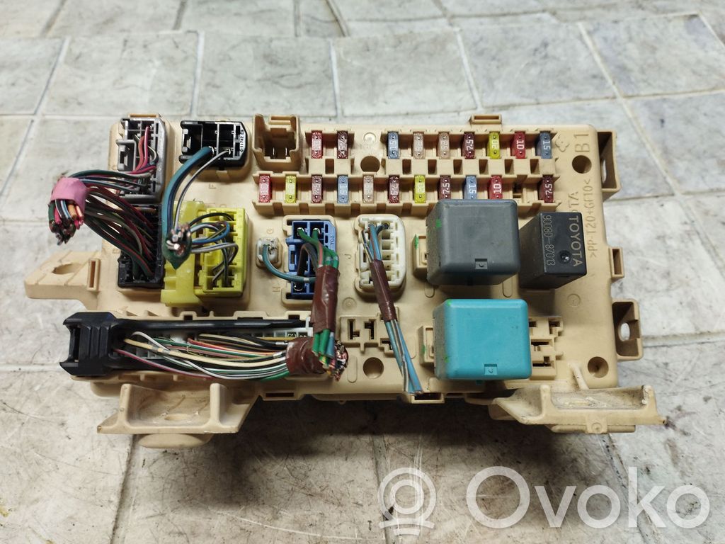 Toyota Avensis T250 Fuse module 