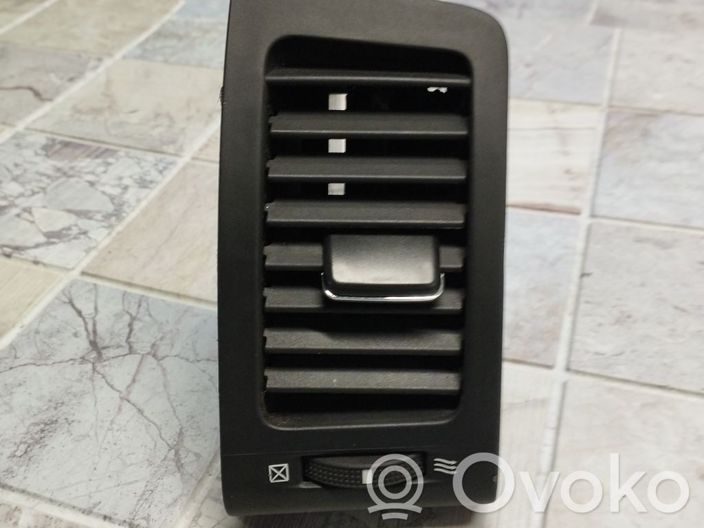 Toyota Corolla Verso E121 Griglia di ventilazione centrale cruscotto 