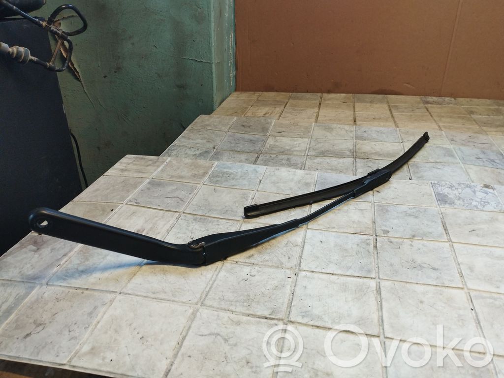 BMW 1 E81 E87 Front wiper blade arm 