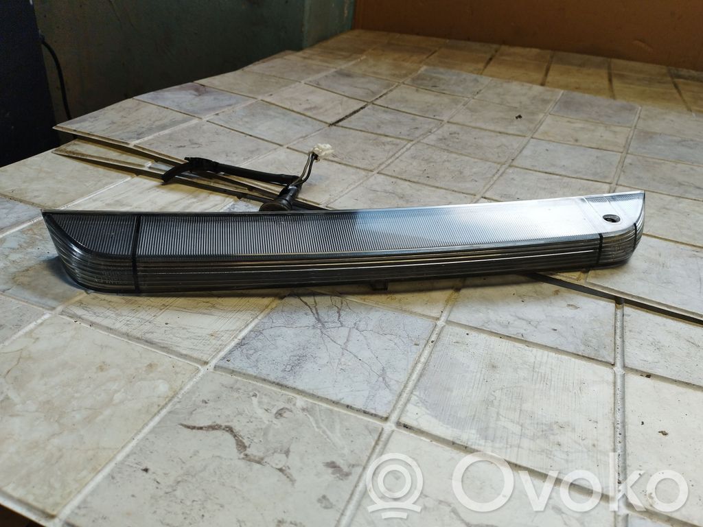 Mitsubishi Grandis Third/center stoplight 