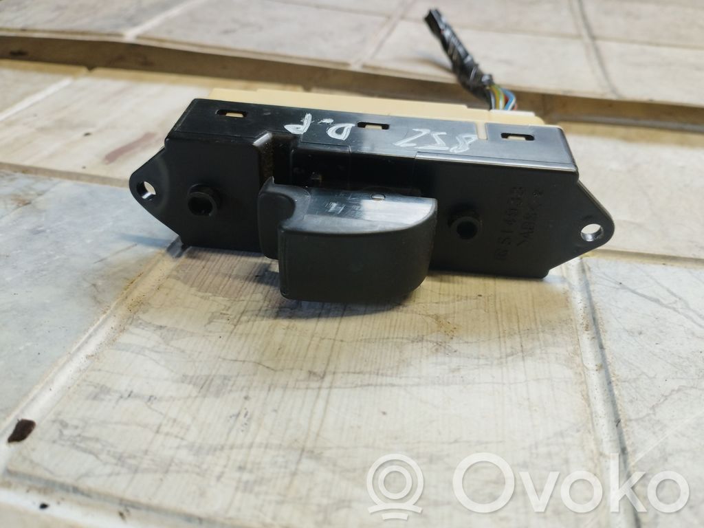 Mitsubishi Grandis Electric window control switch 