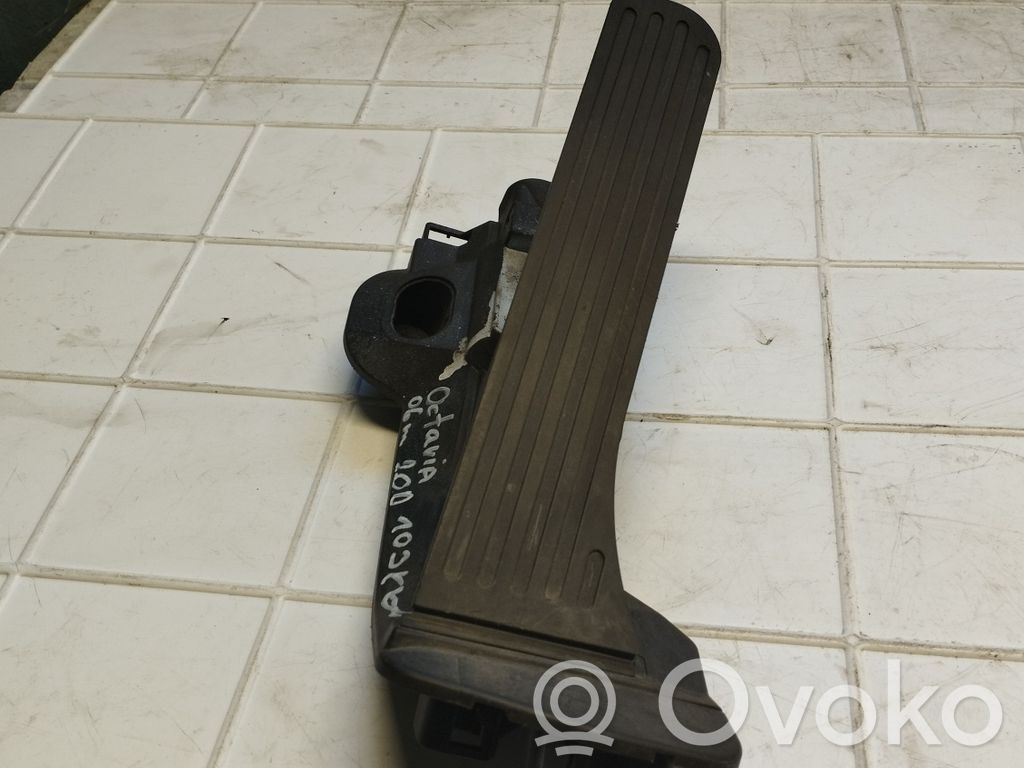 Skoda Octavia Mk2 (1Z) Accelerator throttle pedal 