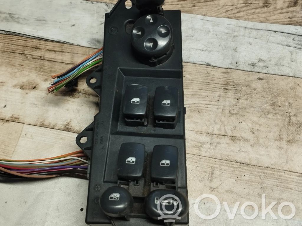 Chrysler Pacifica Electric window control switch 