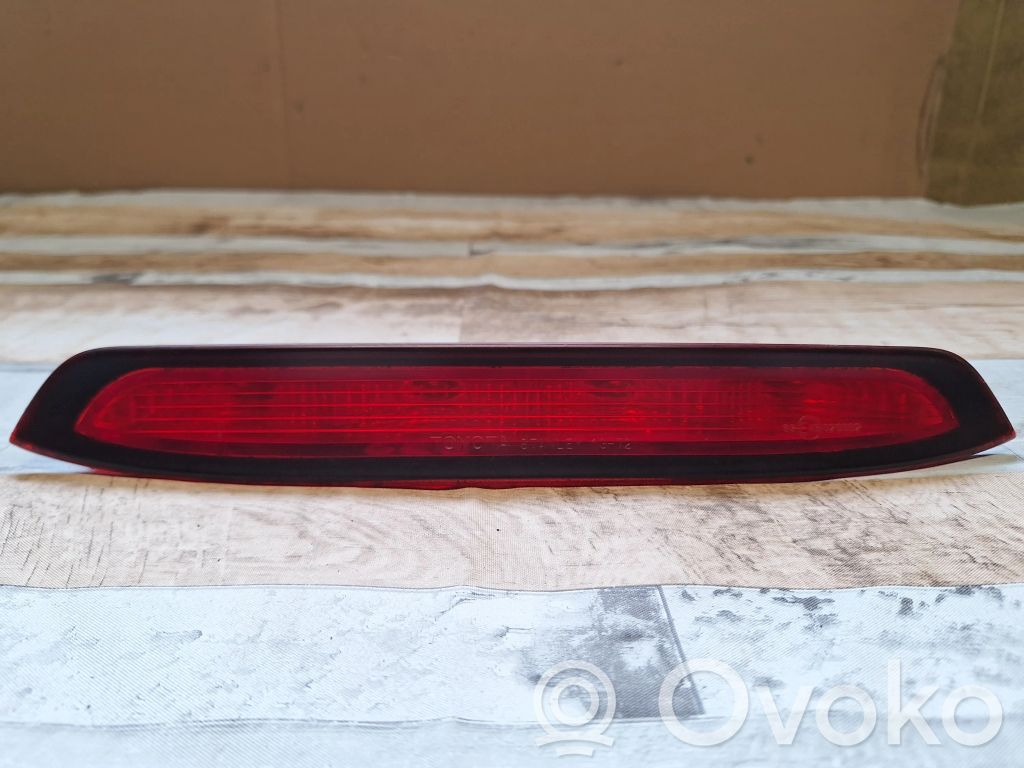 Toyota Corolla Verso E121 Kolmas/lisäjarruvalo 