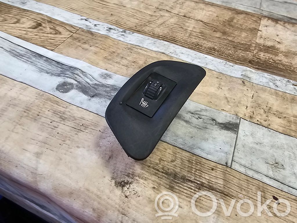 Peugeot 407 Seat heating switch 