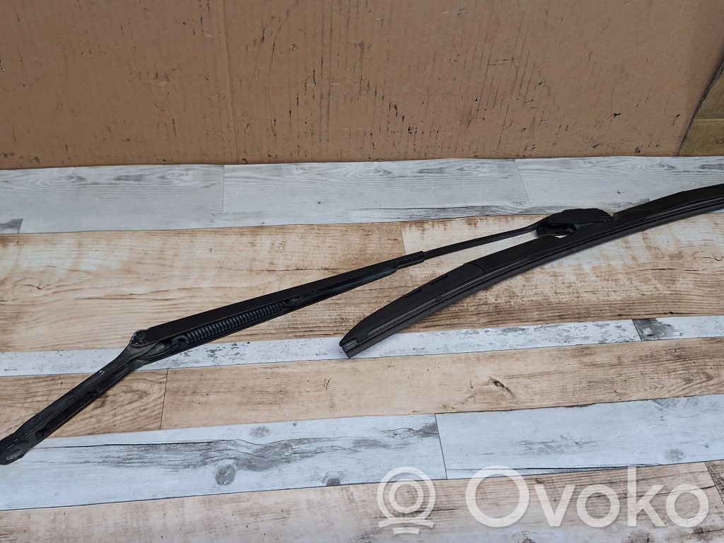 Ford Focus Front wiper blade arm 