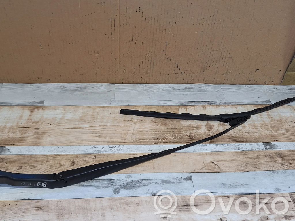 Opel Meriva A Front wiper blade arm 