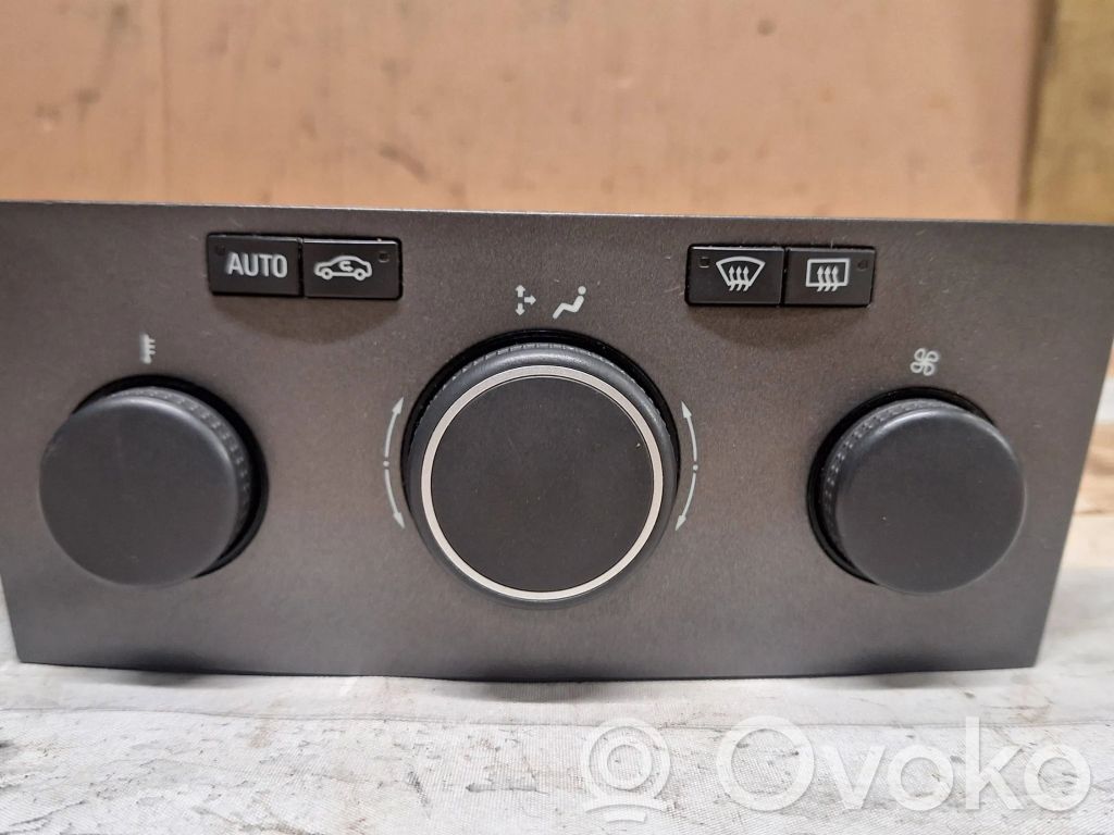 Opel Zafira B Climate control unit 