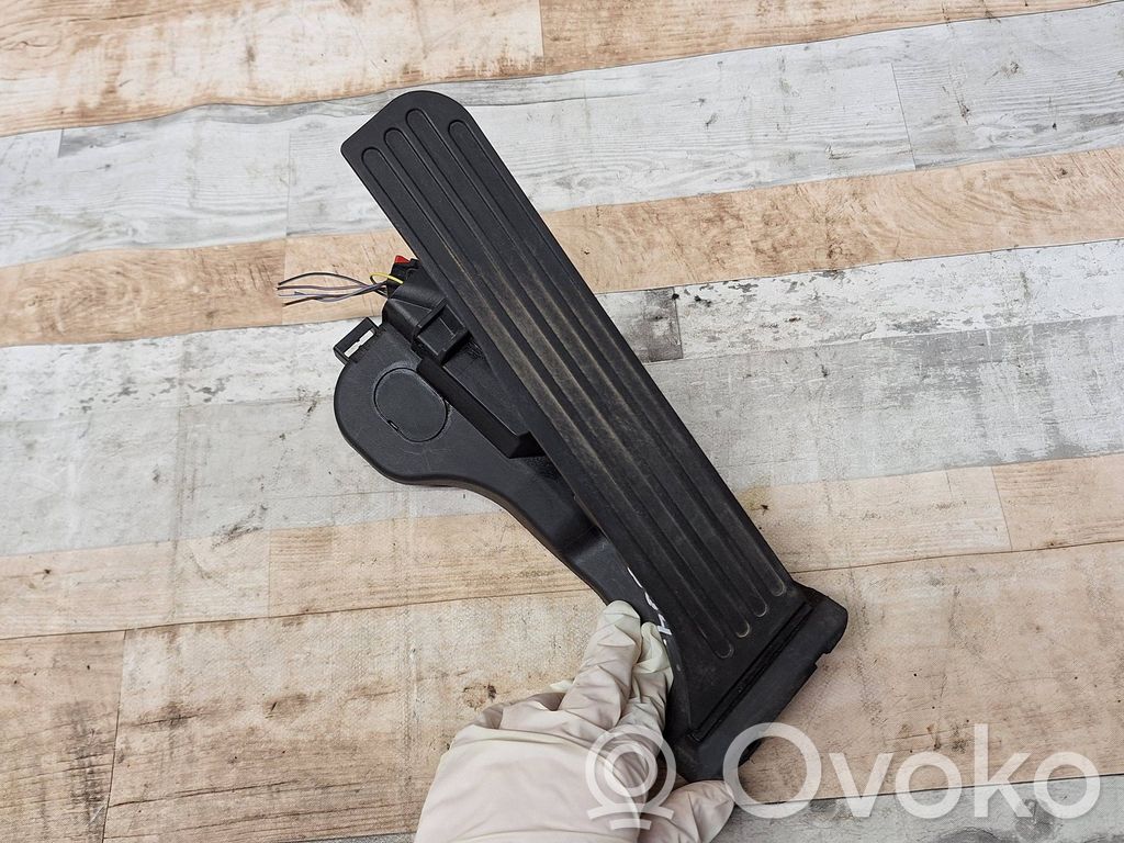 Volkswagen PASSAT B6 Accelerator throttle pedal 