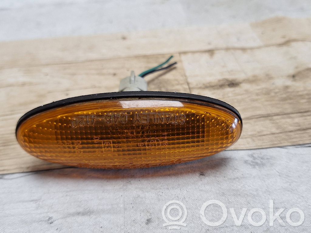 Mazda Premacy Front fender indicator light 