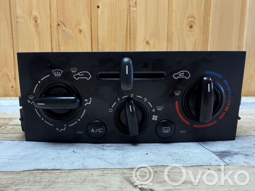 Peugeot 207 Climate control unit 