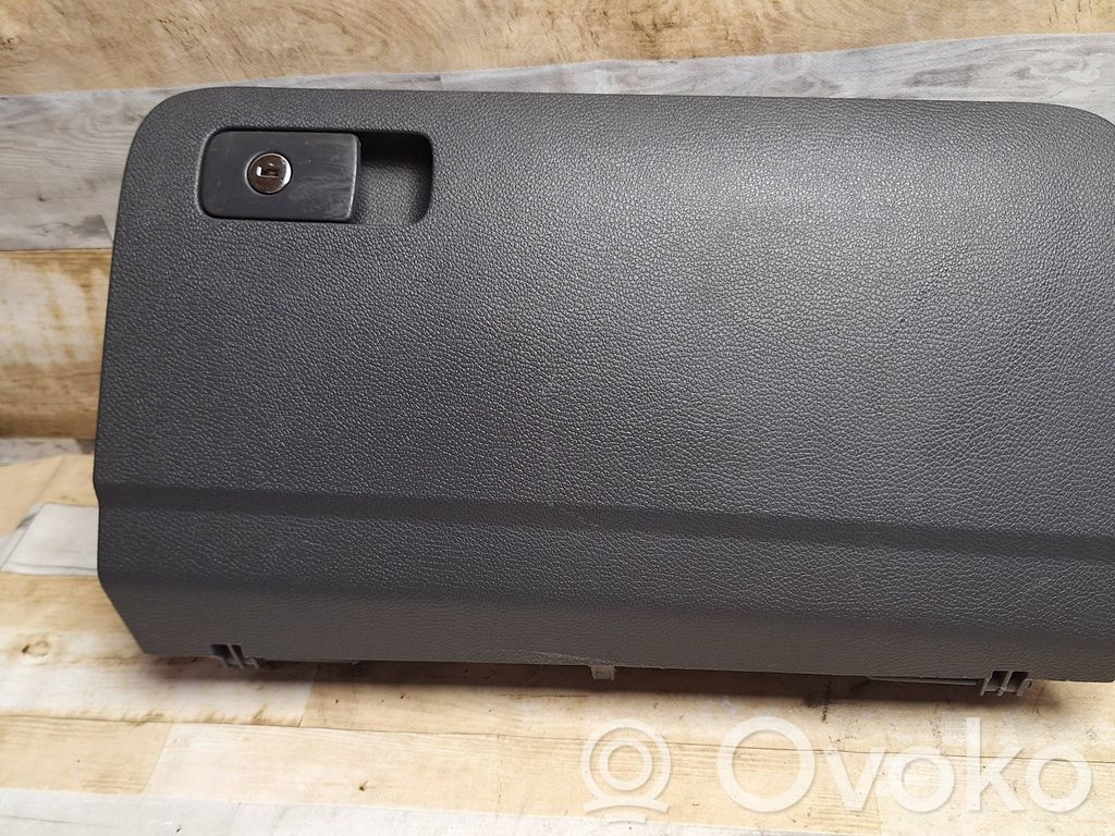 Volkswagen Jetta V Handschuhfach 