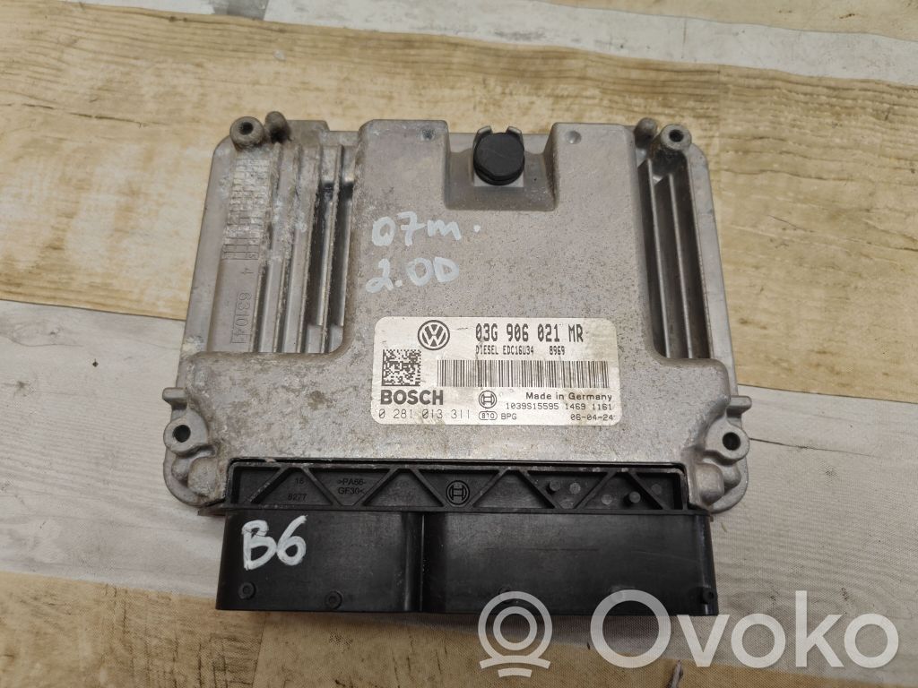Volkswagen PASSAT B6 Engine control unit/module 