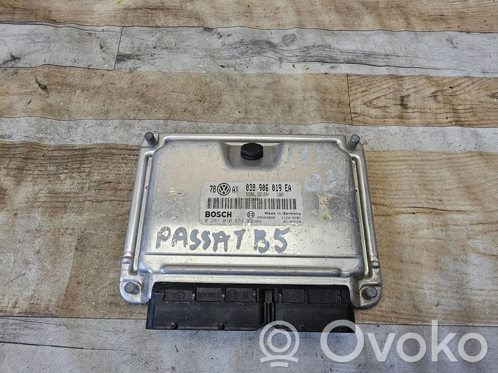 Volkswagen PASSAT B5.5 Engine control unit/module 