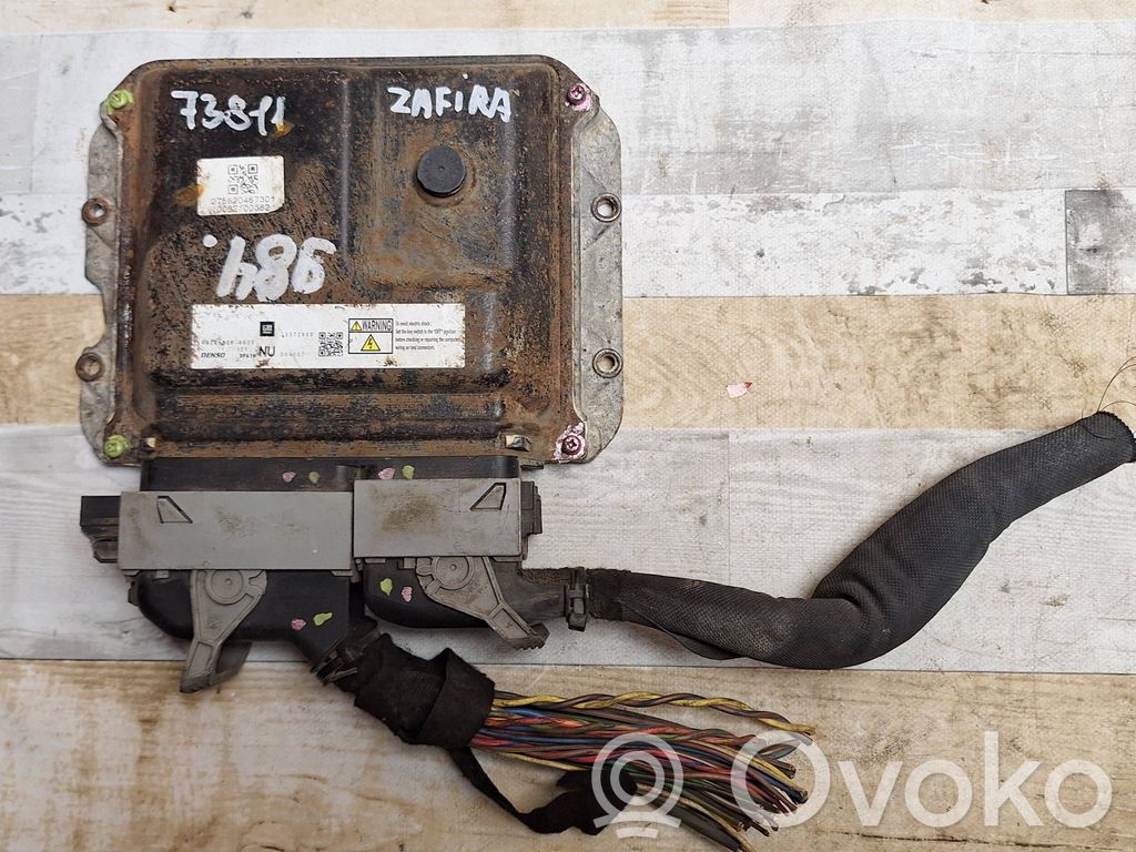 Opel Zafira B Engine control unit/module 