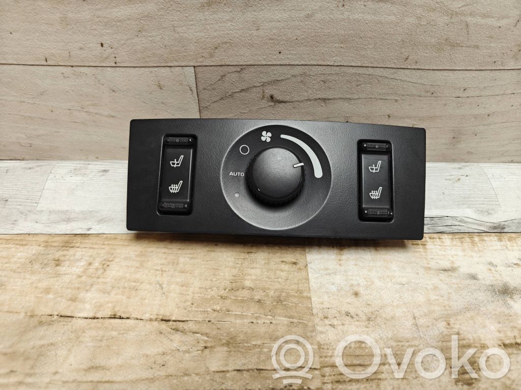 Chrysler Pacifica Climate control unit 
