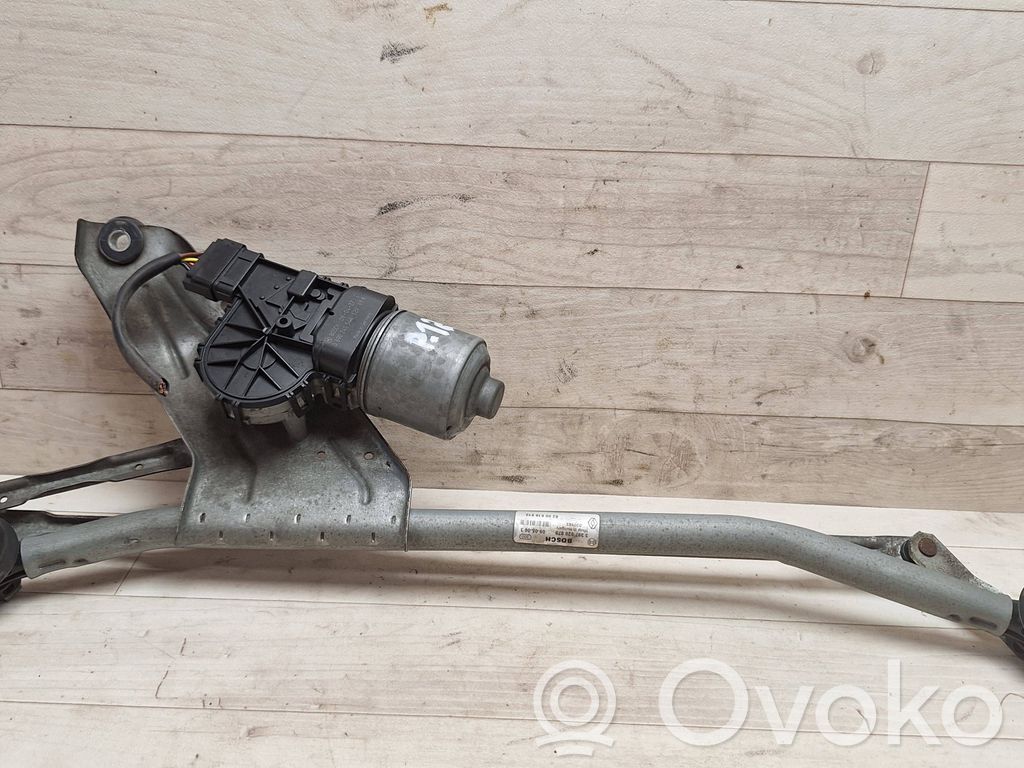 Dacia Sandero Front wiper linkage and motor 