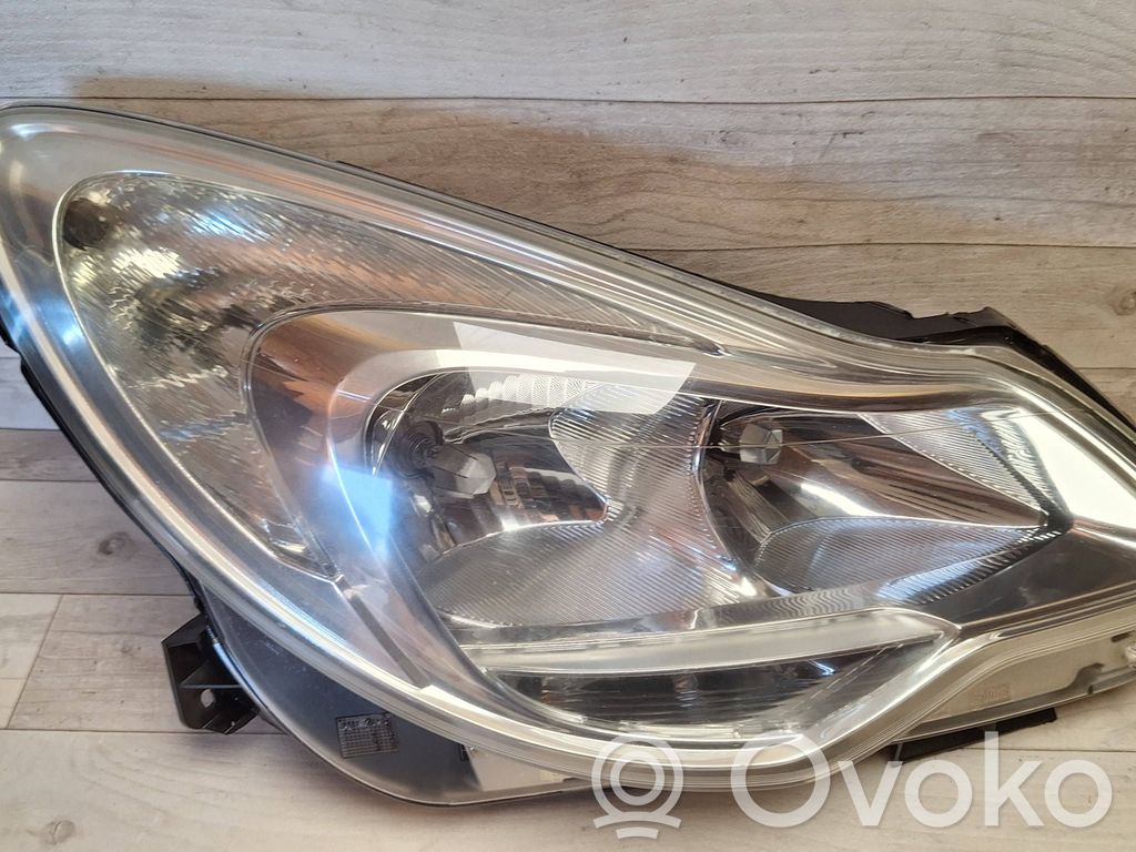 Opel Corsa D Priekinis žibintas 