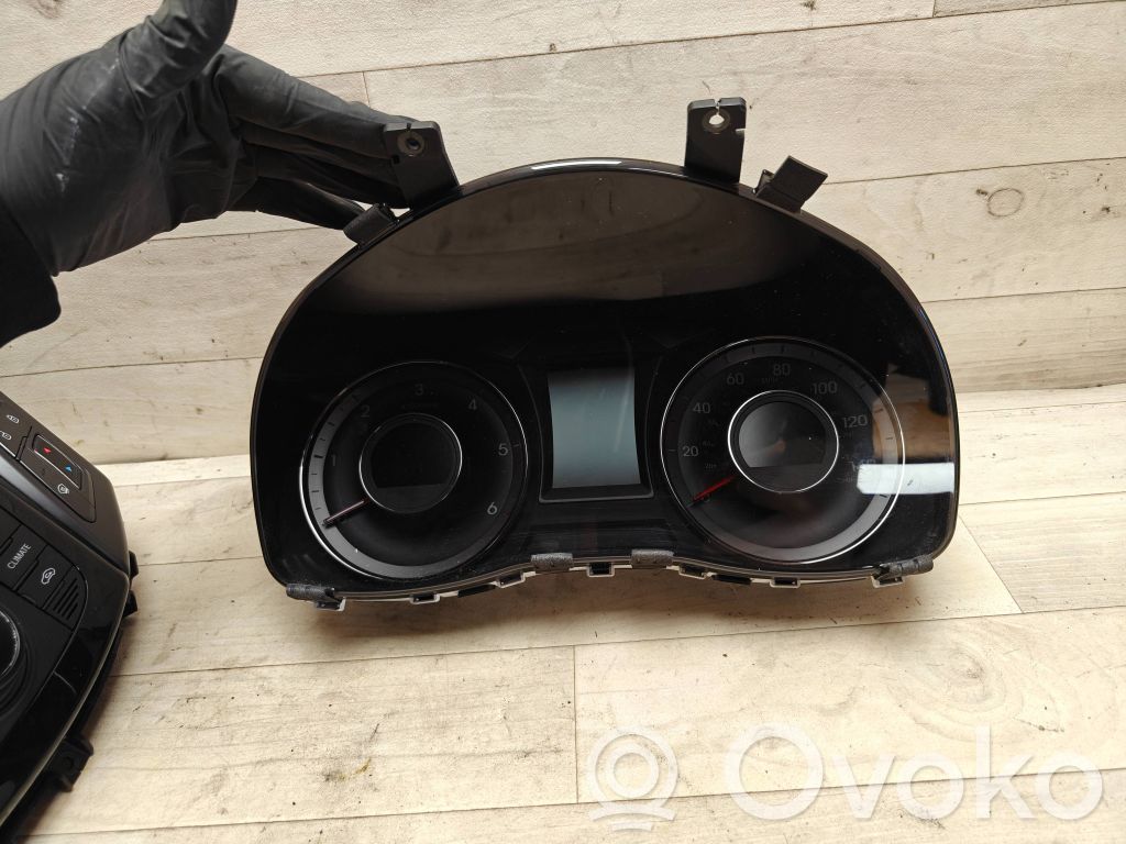 Hyundai i40 Speedometer (instrument cluster) 