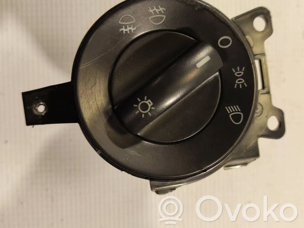 Volkswagen Polo IV 9N3 Interruptor de luz 